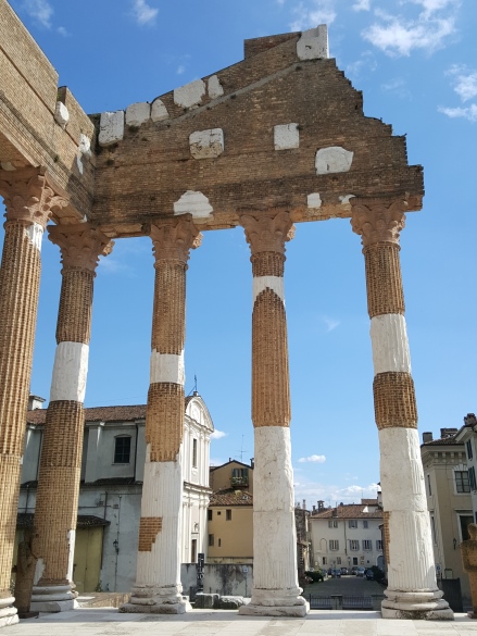 Brixia columns